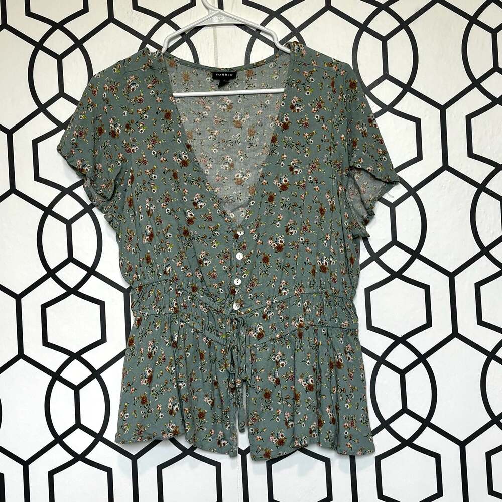 Torrid Floral Button Front Peplum Top Size 1 (1X)